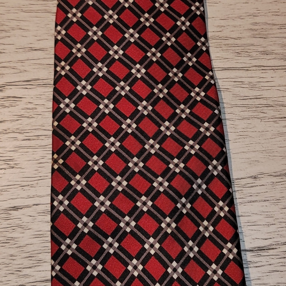 Roundtree & Yorke Silk Tie🌟Dont forget to bundle another Tie🌟